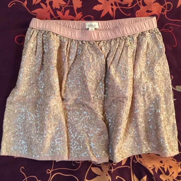 Light pink mini skirt with sequins
