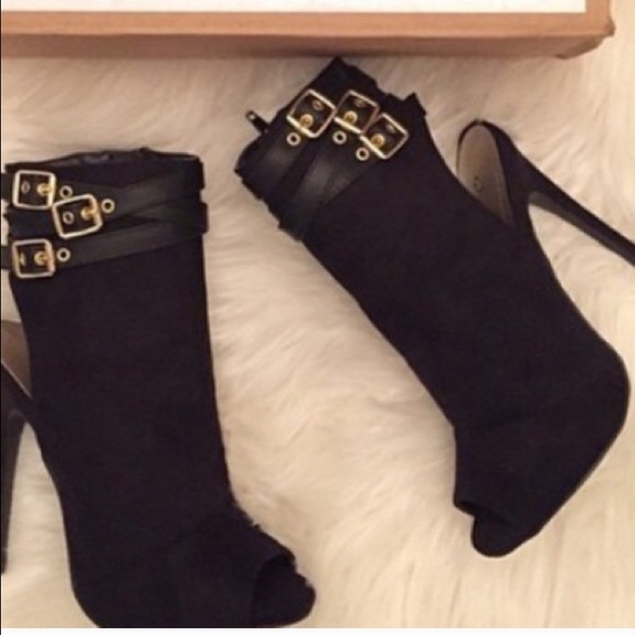 LOLA SHOETIQUE BEAUTIFUL HEELS 💕❤️