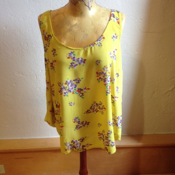 Floral sleeveless top