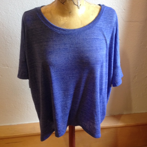 Blu shortsleeved top