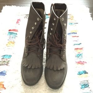 Wingtip combat boots