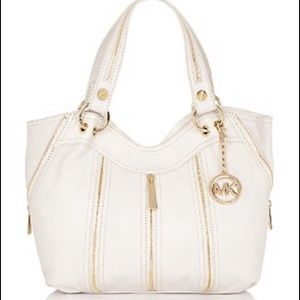 NWT Michael Kors Moxley Vanilla Shoulder Tote