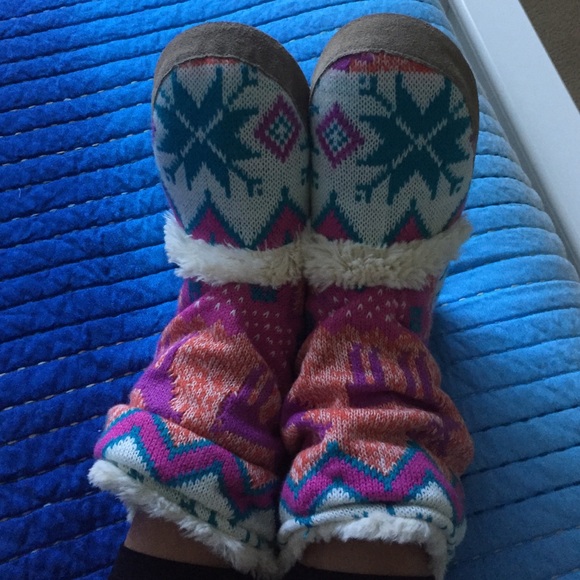 Muk Luk Shoes - Muk Luk sweater slippers