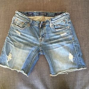 Distressed Bermuda short