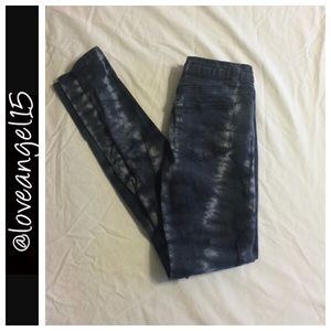 💋SALE💋Blue & White Patterned Jeans Size 6