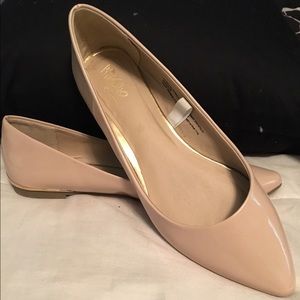Nude ballet flats