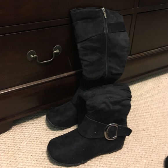 Black boots - Picture 1 of 2