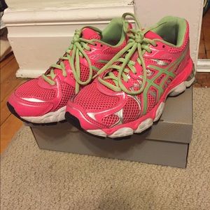 Asics Size 4 Gel Nimbus 16 Running Shoes