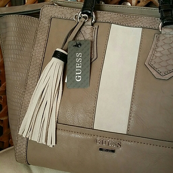 Guess handbag - Picture 2 of 4