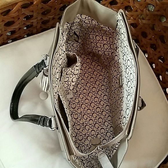Guess handbag - Picture 3 of 4