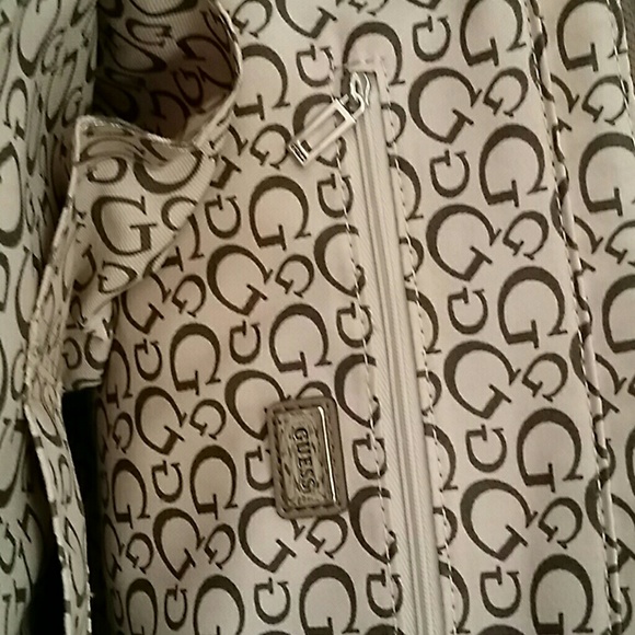 Guess handbag - Picture 4 of 4