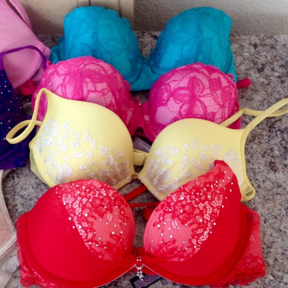 Victoria's Secret 32C     So. Many. Bras.