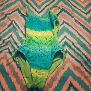 I am selling a one piece bathing suit!!