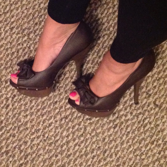 Heels - Picture 2 of 4