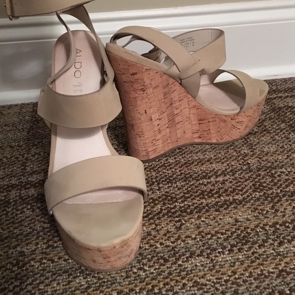 ALDO NEVER WORN! Nudge wedges