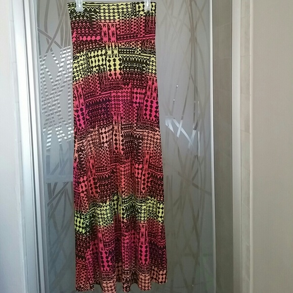 *Sold* Fun aztec maxi skirt