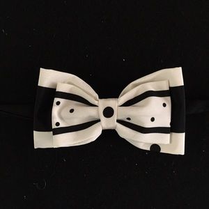 Bow tie