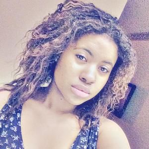 Meet your Posher, Adrianna