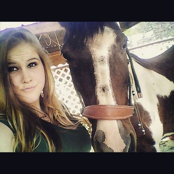 Meet your Posher, Rhiannon - Picture 1 of 1