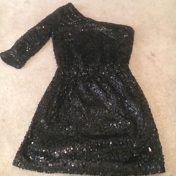 One shoulder black dress