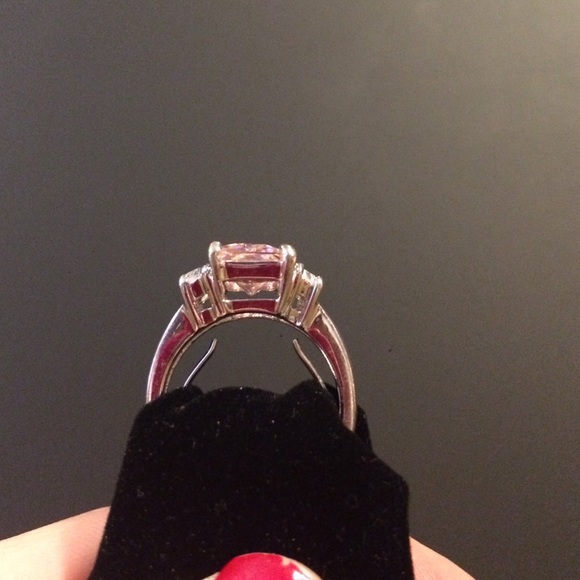 Stunning ring! - Picture 2 of 3