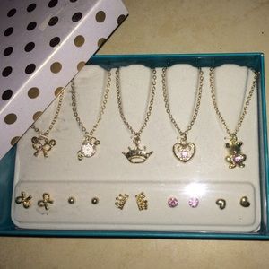 5 necklaces 5 pairs of ear rings