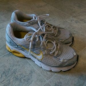 Nike Air Livestrong shoes - Size 8.5 womens