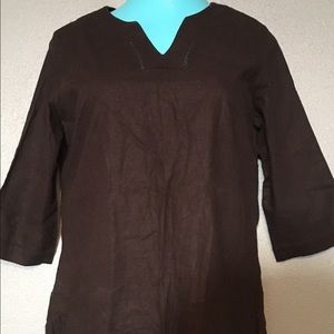 Black crinkly 3/4 sleeve shirt.