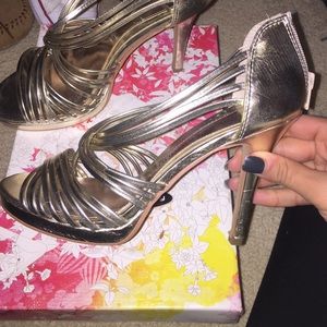 Metallic light gold high heels