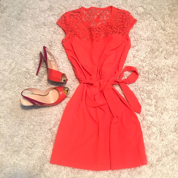 {gifted} Beautiful Guess sheer top dress, size 6 - Picture 2 of 4