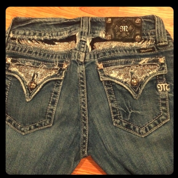 Boot cut Miss Me embellished w/ wings jean size 29
