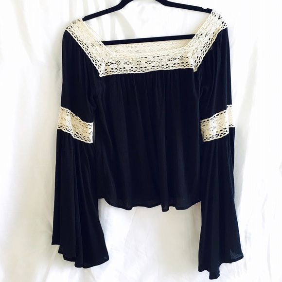 Going out shirt black with lace.