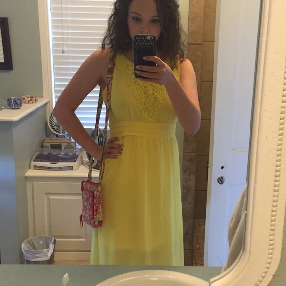 Vibrant yellow backless detailed dress!