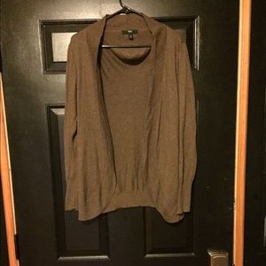 Long sleeved brown cardigan.