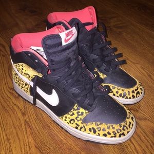 Women Cheetah Print Dunks SZ 9