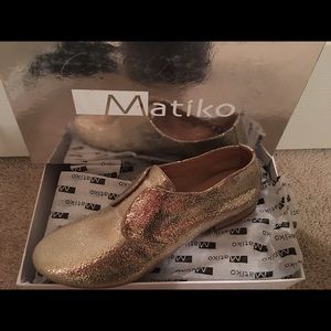 Size 8.5/39 brand new never worn in box.