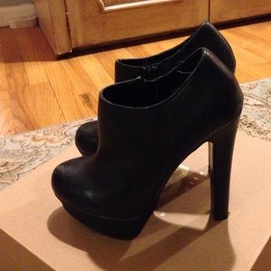 Leather Steve Madden booties