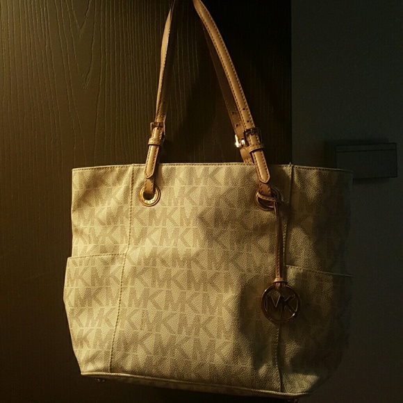 Michael kors purse - Picture 2 of 4