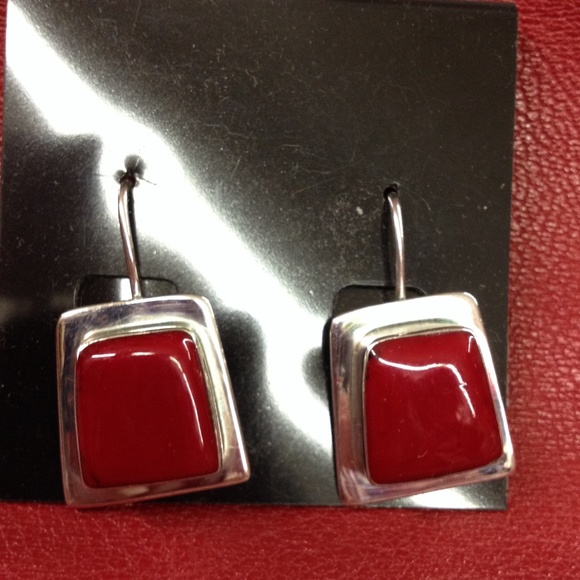 Earrings - Picture 1 of 2