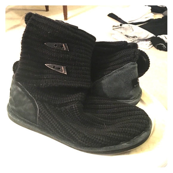 Black Bear Paw knitted Boots