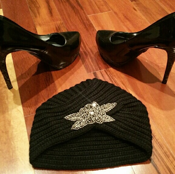 💖BEAUTIFUL Brand New Jeweled Beanie💖
