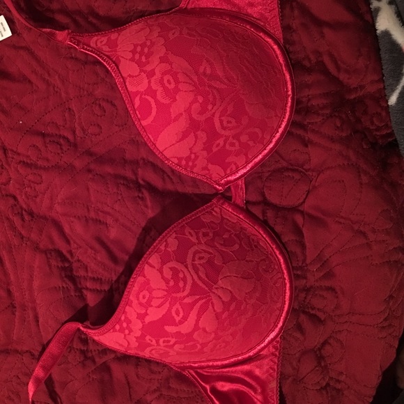 wonderbra size 36c. push up. never been worn.