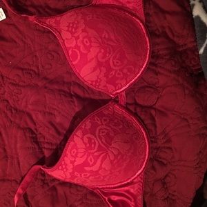 wonderbra size 36c. push up. never been worn.