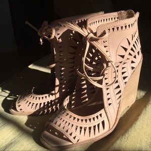 Jeffrey Campbell Rodillo high