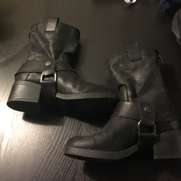 Black moto boots