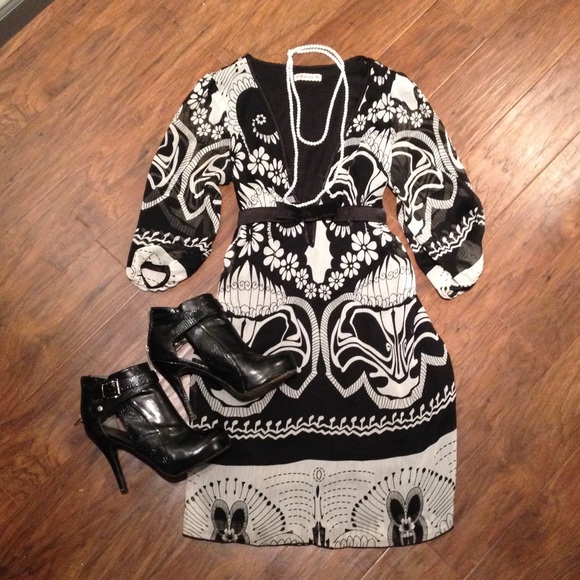 3/4 sleeve black and white graphic print dress