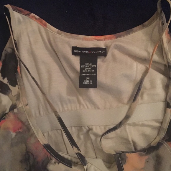 New York and Company top - Picture 2 of 3