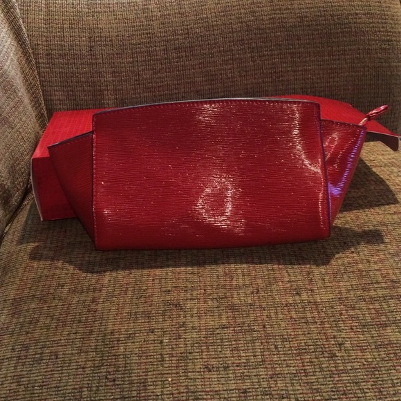 Estee Lauder makeup bag with accessories