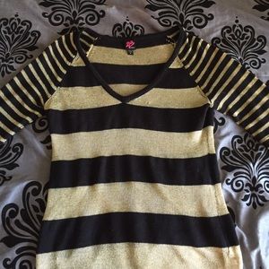 Long sleeve knit top! Make offer or share please💕
