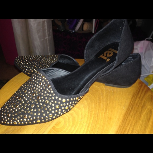 Black flats // gold studs // worn three times